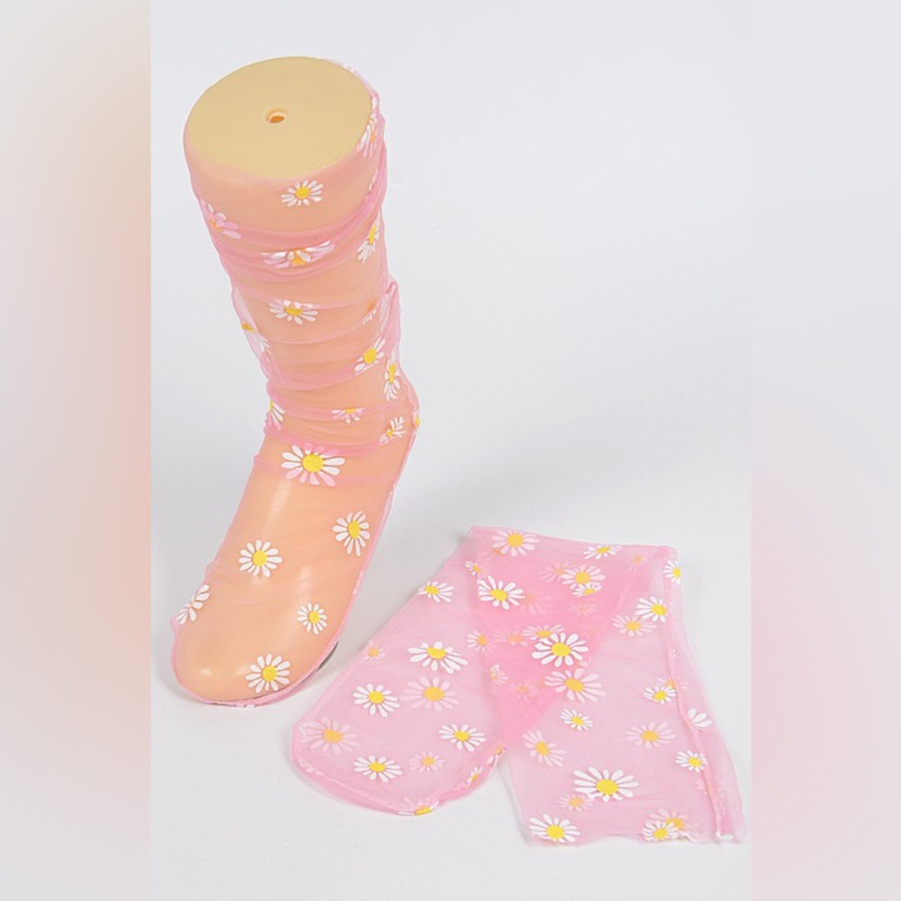 41R. Daisy Mesh Socks